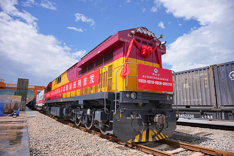 “鄭和號(hào)”海公鐵國(guó)際多式聯(lián)運(yùn)班列首發(fā)。騰俊國(guó)際陸港供圖 “鄭和號(hào)”海公鐵國(guó)際多式聯(lián)運(yùn)班列首發(fā)。騰俊國(guó)際陸港供圖