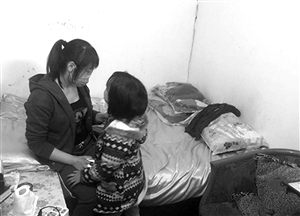 小梅現(xiàn)在只身帶著女兒，生活困難 圖片來源：溫州網(wǎng)