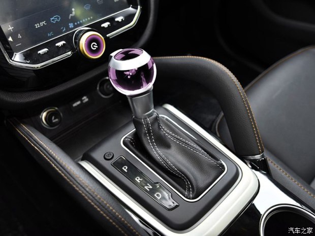 眾泰汽車(chē) 眾泰SR7 2016款 1.5T GAL限量版 眾泰汽車(chē) 眾泰SR7 2016款 1.5T GAL限量版