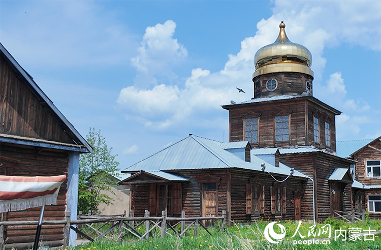 頗具特色的“木刻楞”房屋。人民網記者 齊浩男攝